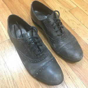 Gray cap toe oxford shoes - Born Arletta